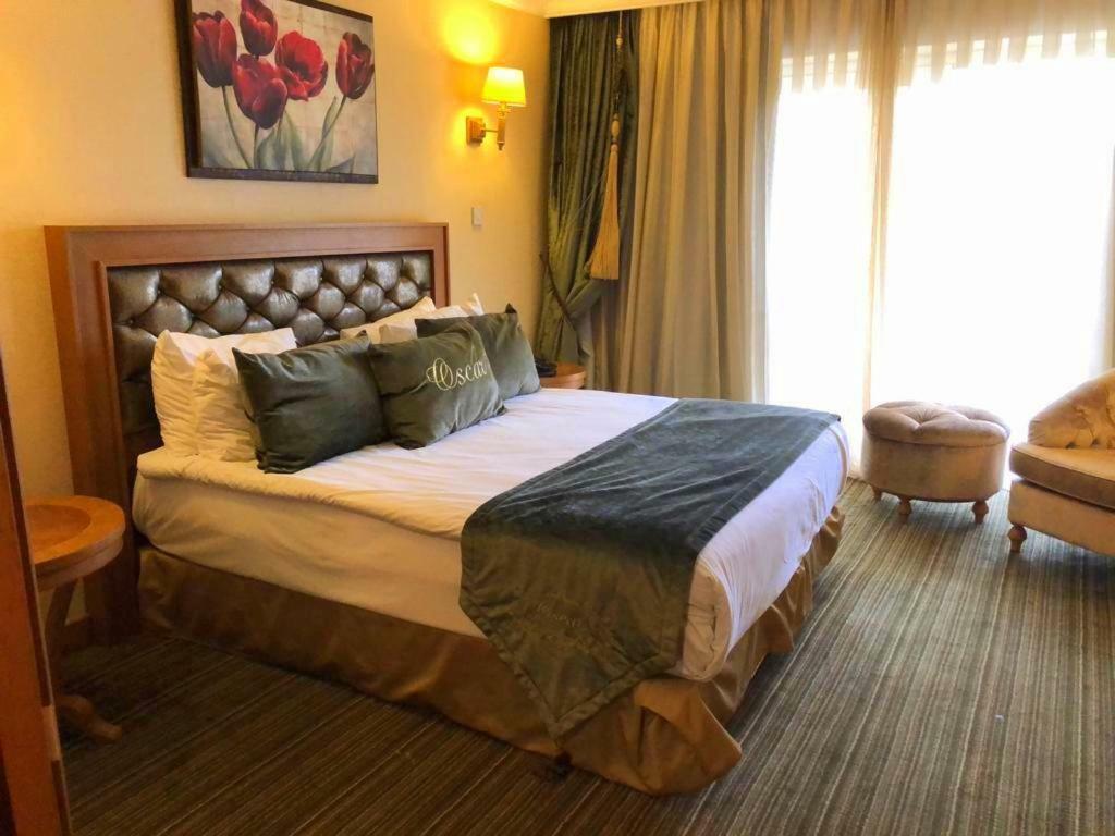 Oscar Beachfront Resort & Spa & Casino 키레니아 외부 사진