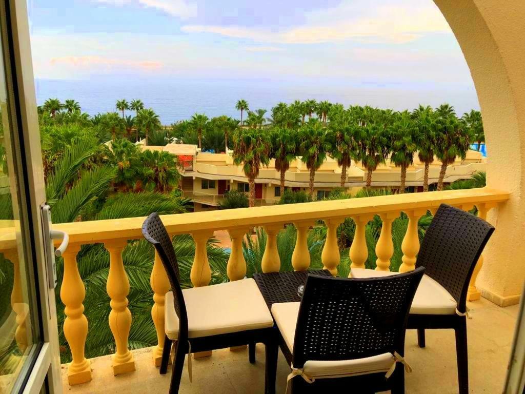 Oscar Beachfront Resort & Spa & Casino 키레니아 외부 사진