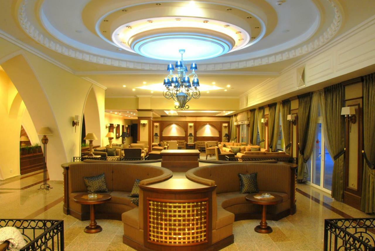 Oscar Beachfront Resort & Spa & Casino 키레니아 외부 사진