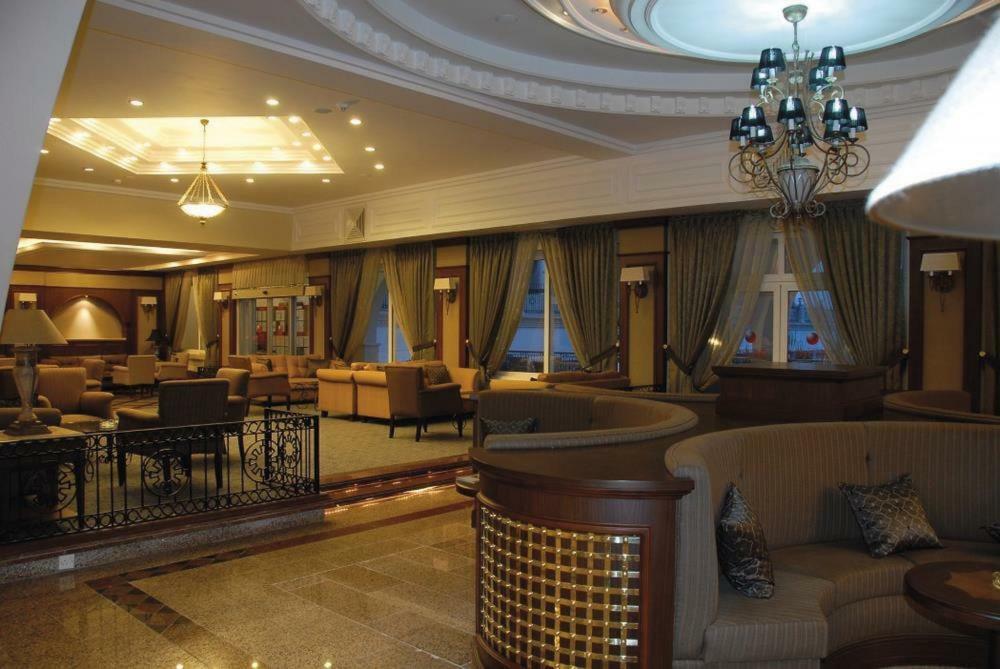Oscar Beachfront Resort & Spa & Casino 키레니아 외부 사진