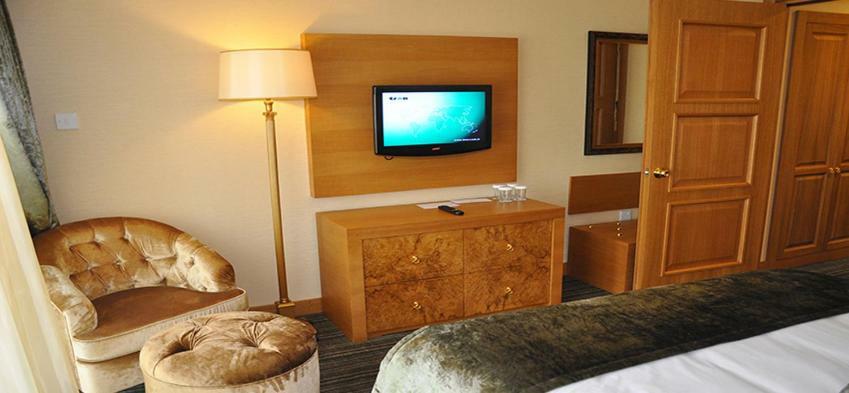 Oscar Beachfront Resort & Spa & Casino 키레니아 외부 사진