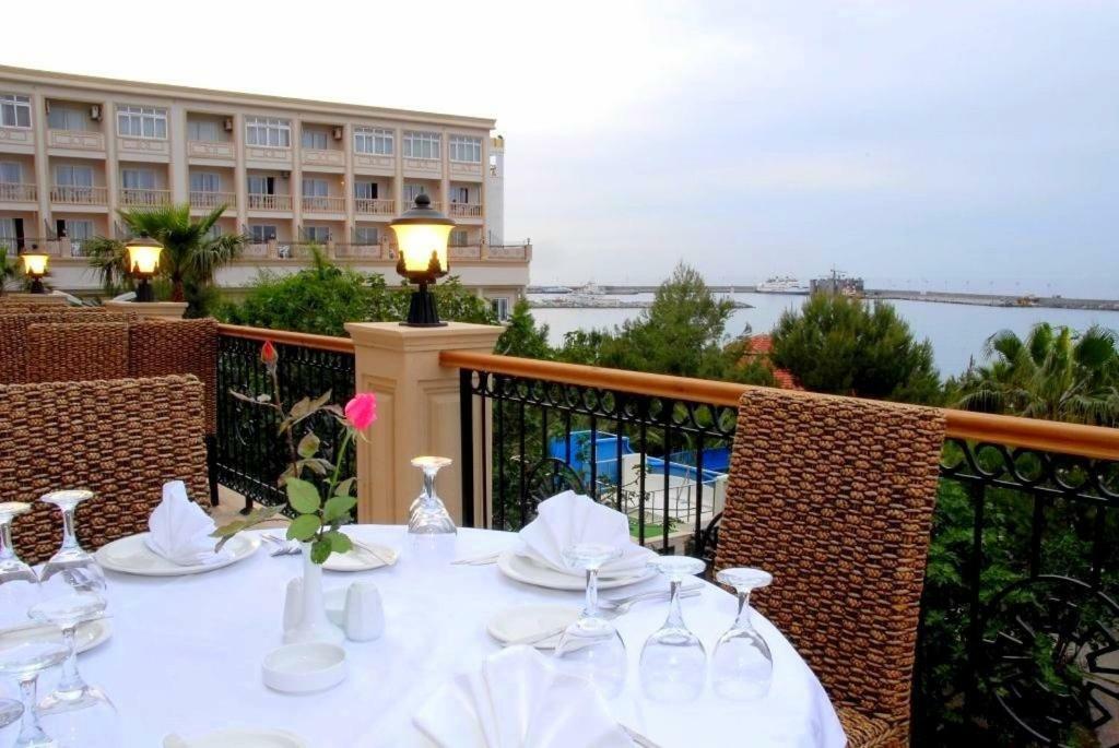 Oscar Beachfront Resort & Spa & Casino 키레니아 외부 사진