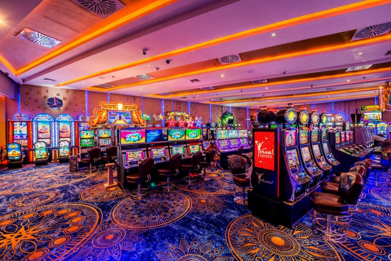 Oscar Beachfront Resort & Spa & Casino 키레니아 외부 사진
