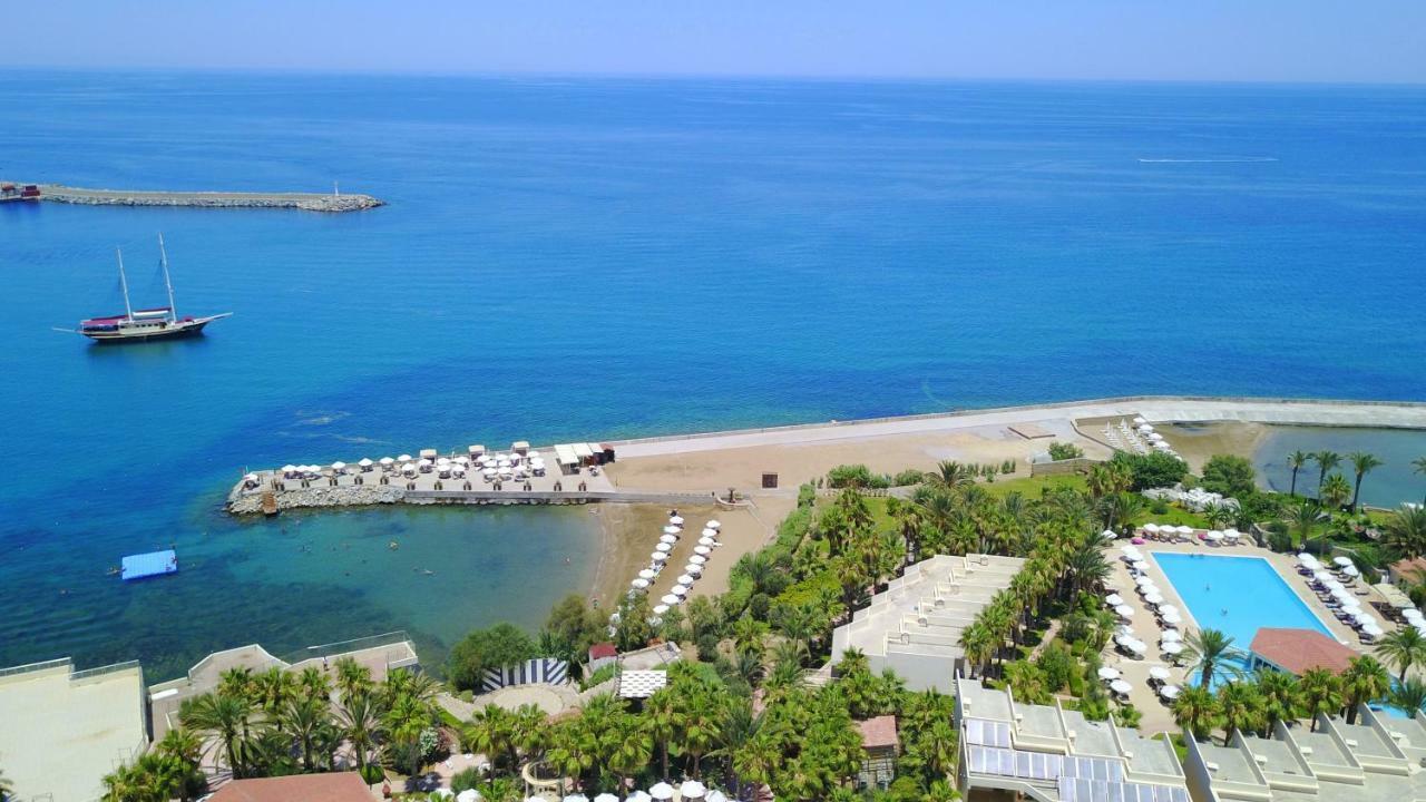 Oscar Beachfront Resort & Spa & Casino 키레니아 외부 사진