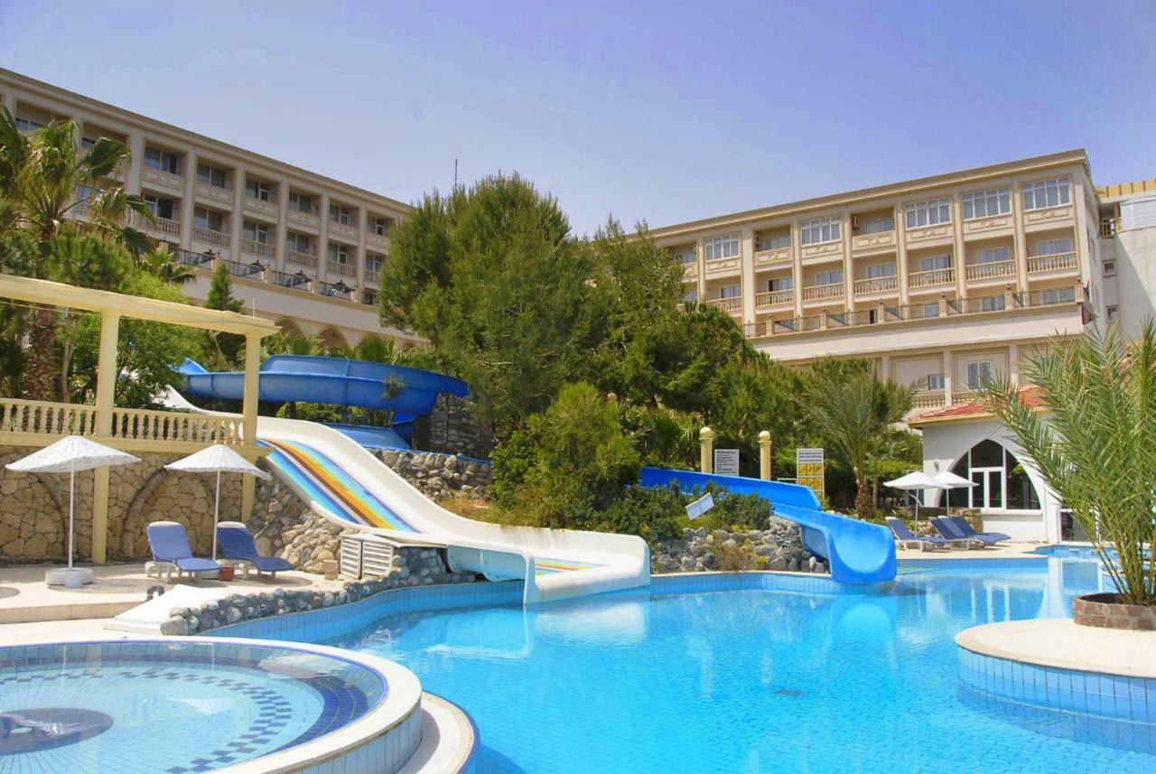 Oscar Beachfront Resort & Spa & Casino 키레니아 외부 사진