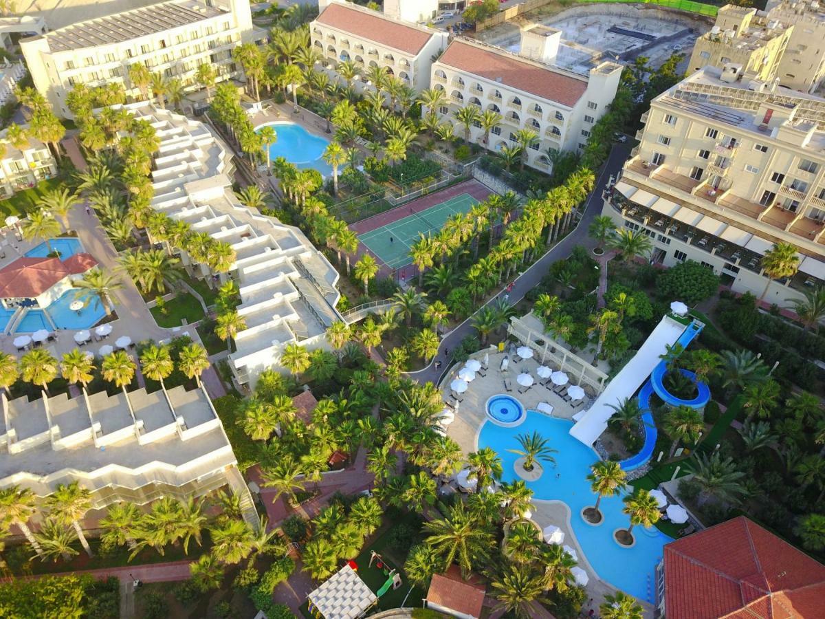 Oscar Beachfront Resort & Spa & Casino 키레니아 외부 사진