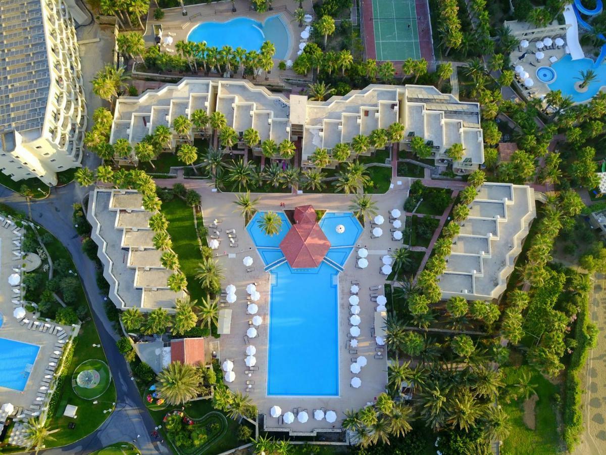 Oscar Beachfront Resort & Spa & Casino 키레니아 외부 사진