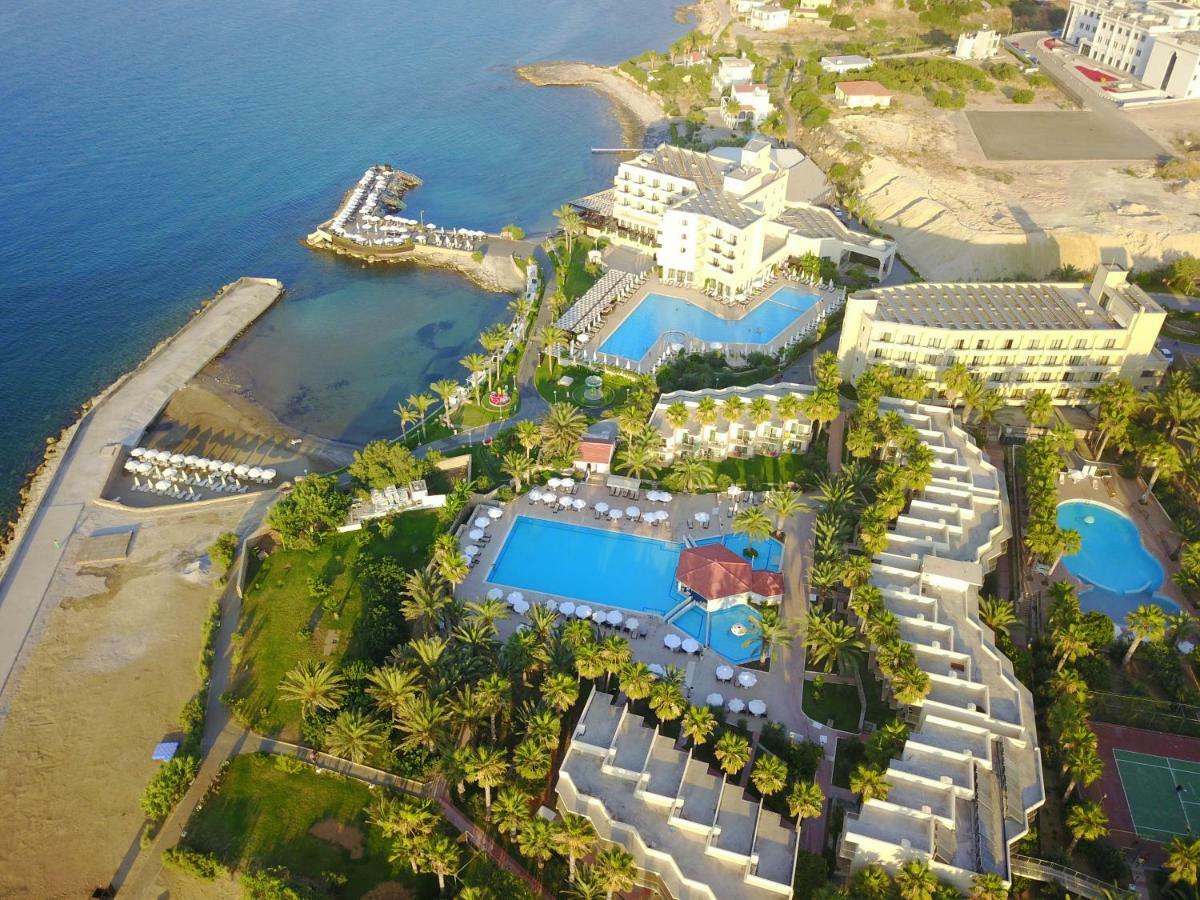 Oscar Beachfront Resort & Spa & Casino 키레니아 외부 사진
