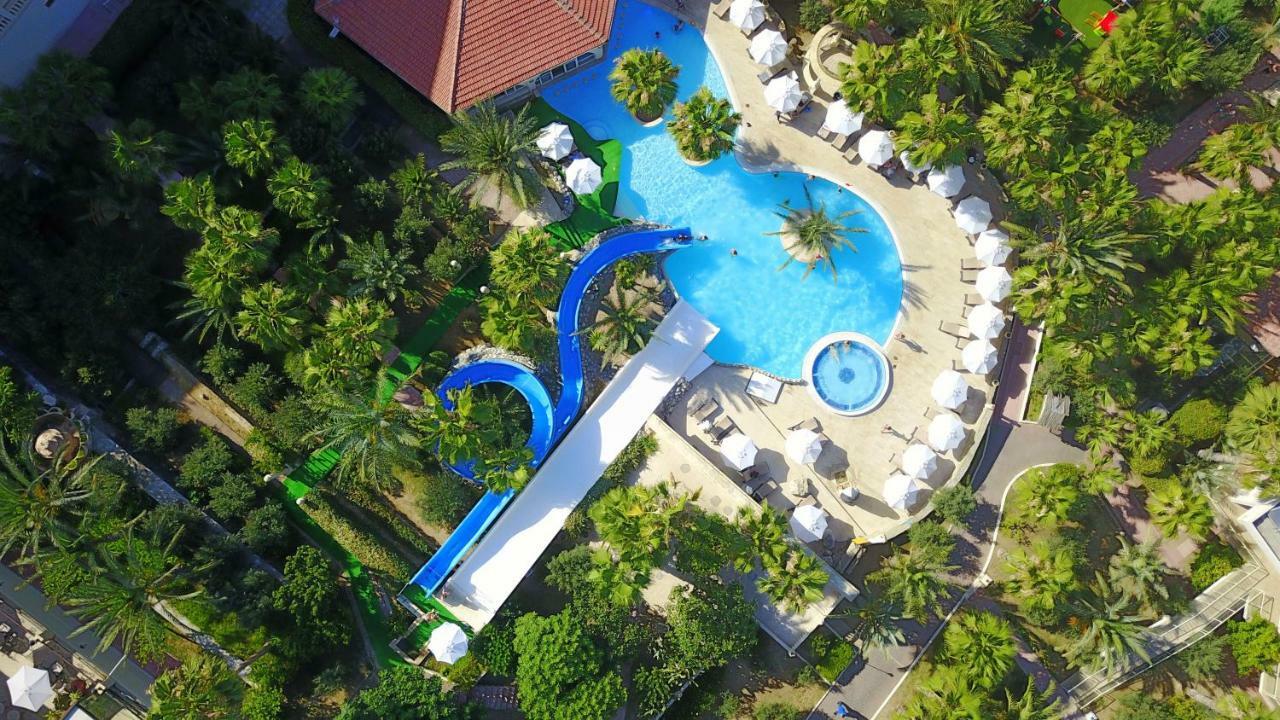 Oscar Beachfront Resort & Spa & Casino 키레니아 외부 사진